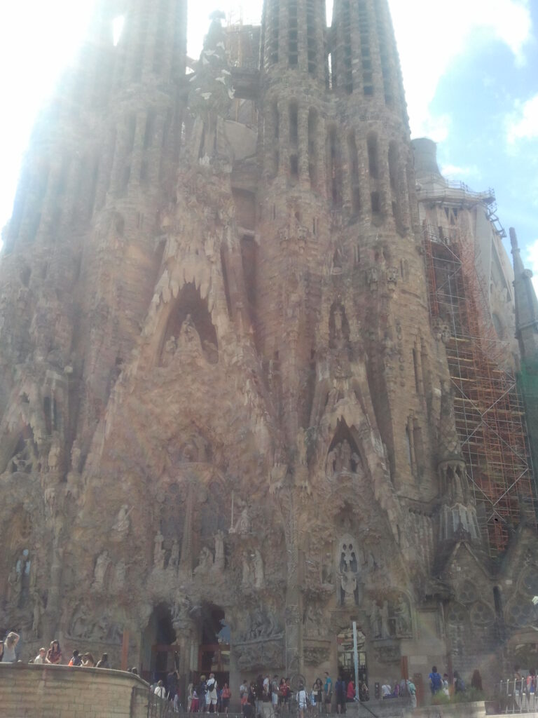 Le côté tortueux de la sagrada familia