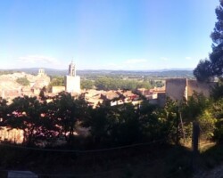 Paysage et village pris en photo près d'aix en provence à partir d'une hauteur